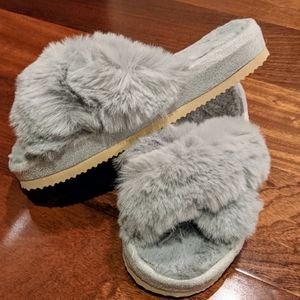 Soft Plush Lightweight Slippers
